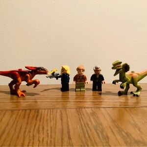 Lego 76951 Jurassic World Pyroraptor & Dilophosaurus Transport Minifigures